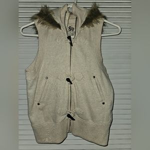 Cozy Vest zip& button up, faix fur collar great for sitting by the fireplace.